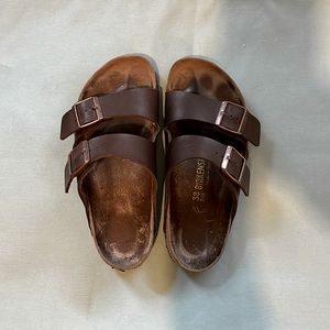 Birkenstocks Arizona sz 38. Birko-flor uppers in good condition, needs resoling.